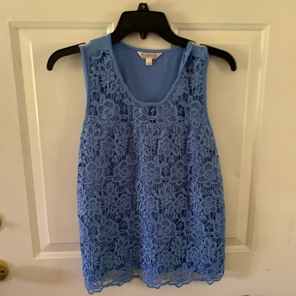 Sleeveless shirt